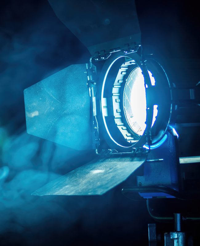 Matériel de production vidéo installé pour capturer une conférence universitaire.